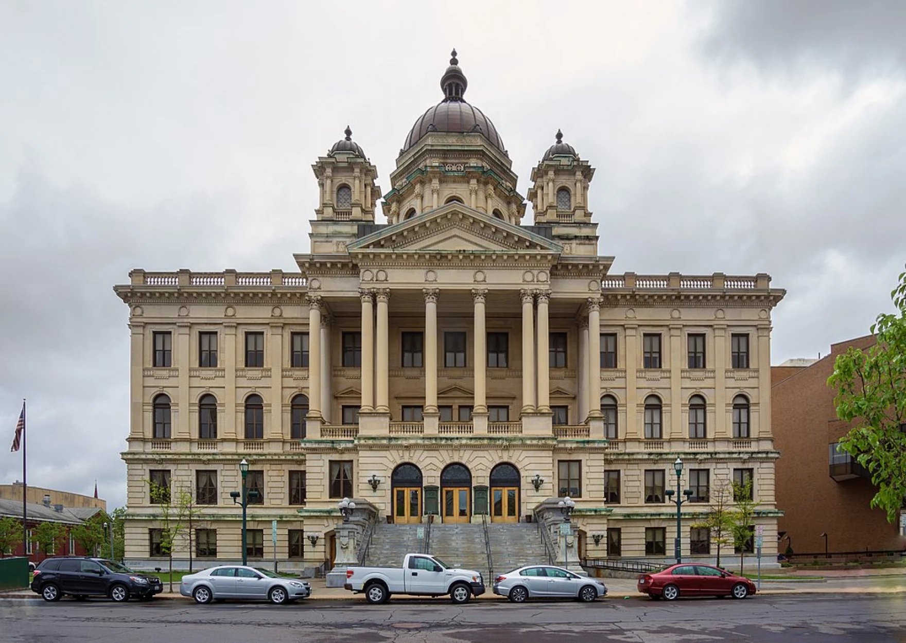 The Onondaga County Courthouse on a cloudy day in 2018