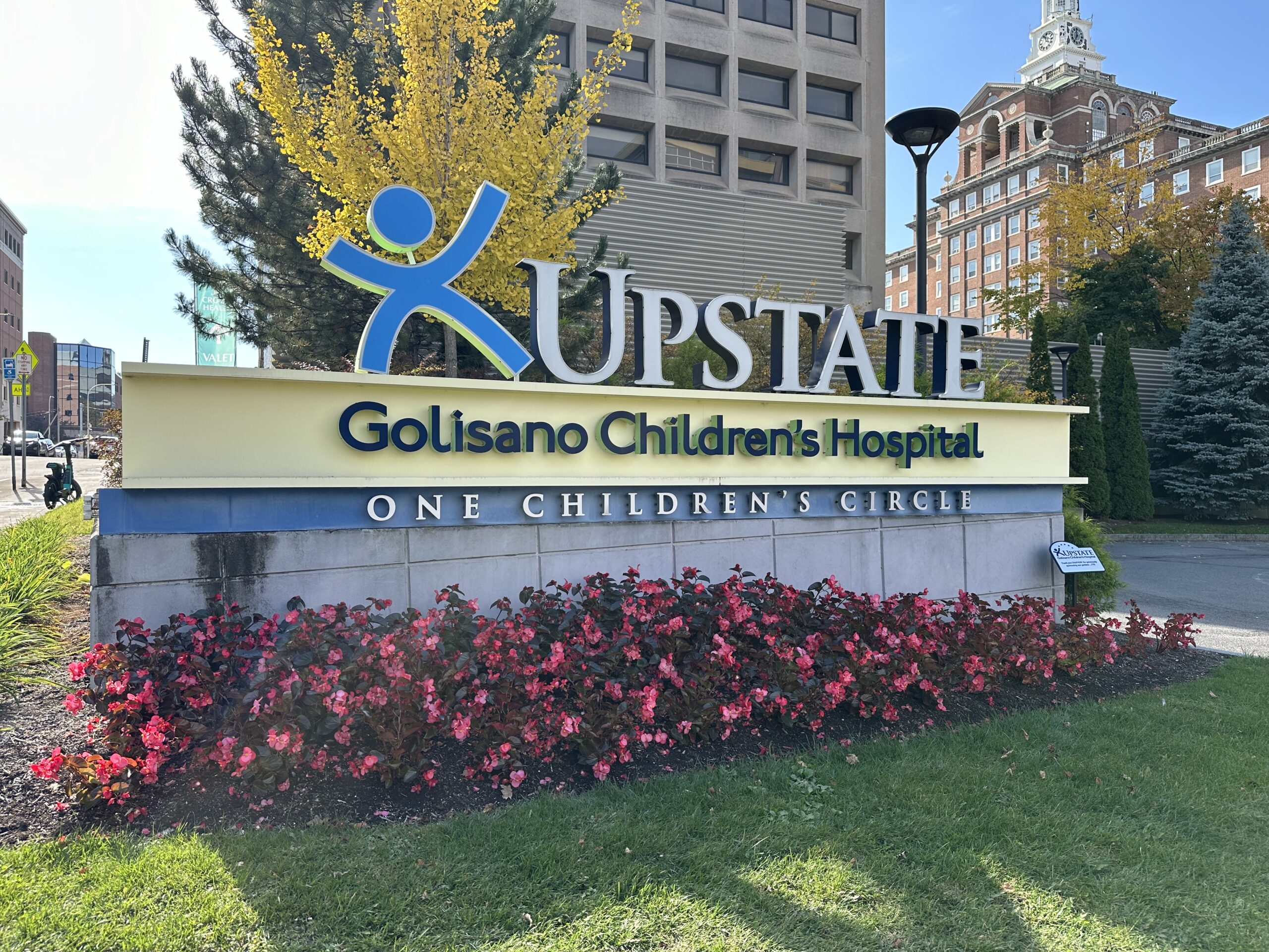 A sign displaying the "Upstate Golisano Children's Hospital"