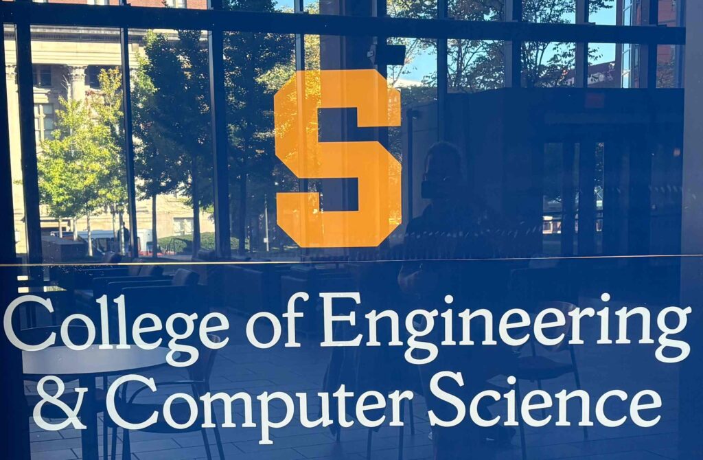 Sign of Syracuse College of Engineering & Computer Science.