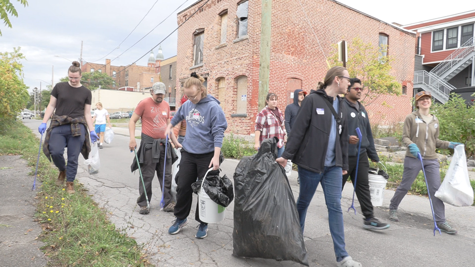 Volunteers of DeTrash Syracuse picking up litter behind businesses on N Salina St.