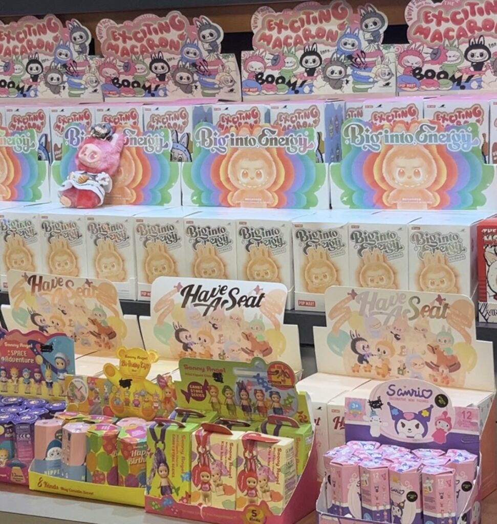 Destiny Mall kiosk that sells many different series of "Lafufus" (fake Labubus)
