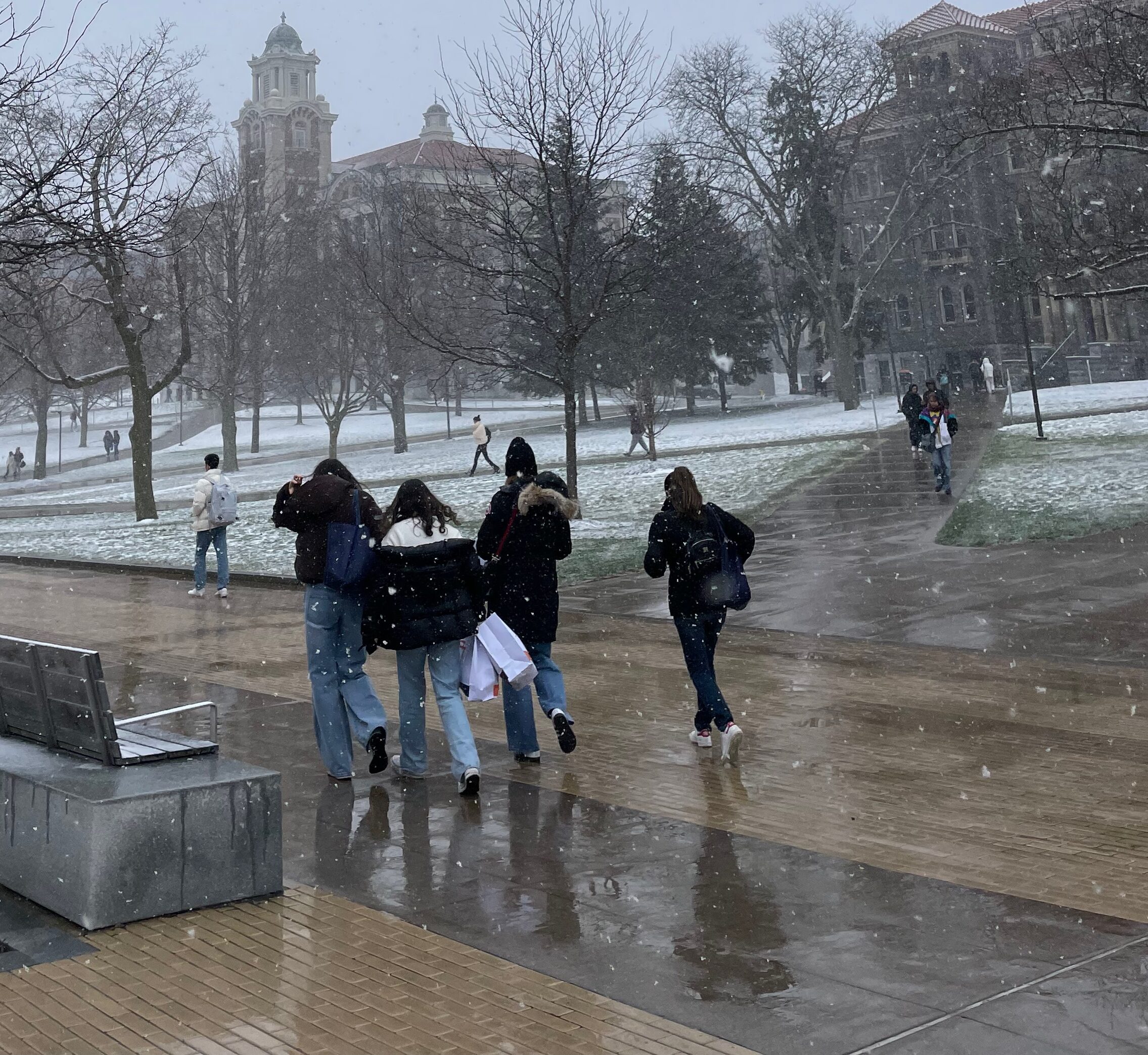 Syracuse University students hustle to class as the snow begins to fall. ©2025 Daniel Zaslow
