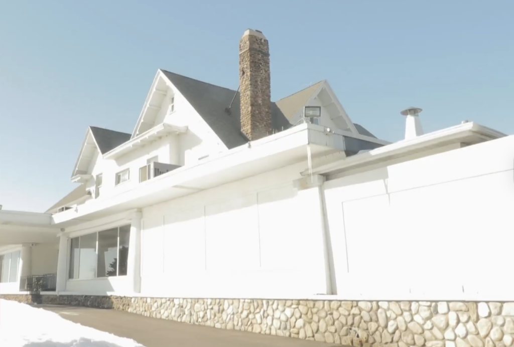 Front of Lakeshore Yacht Clubhouse