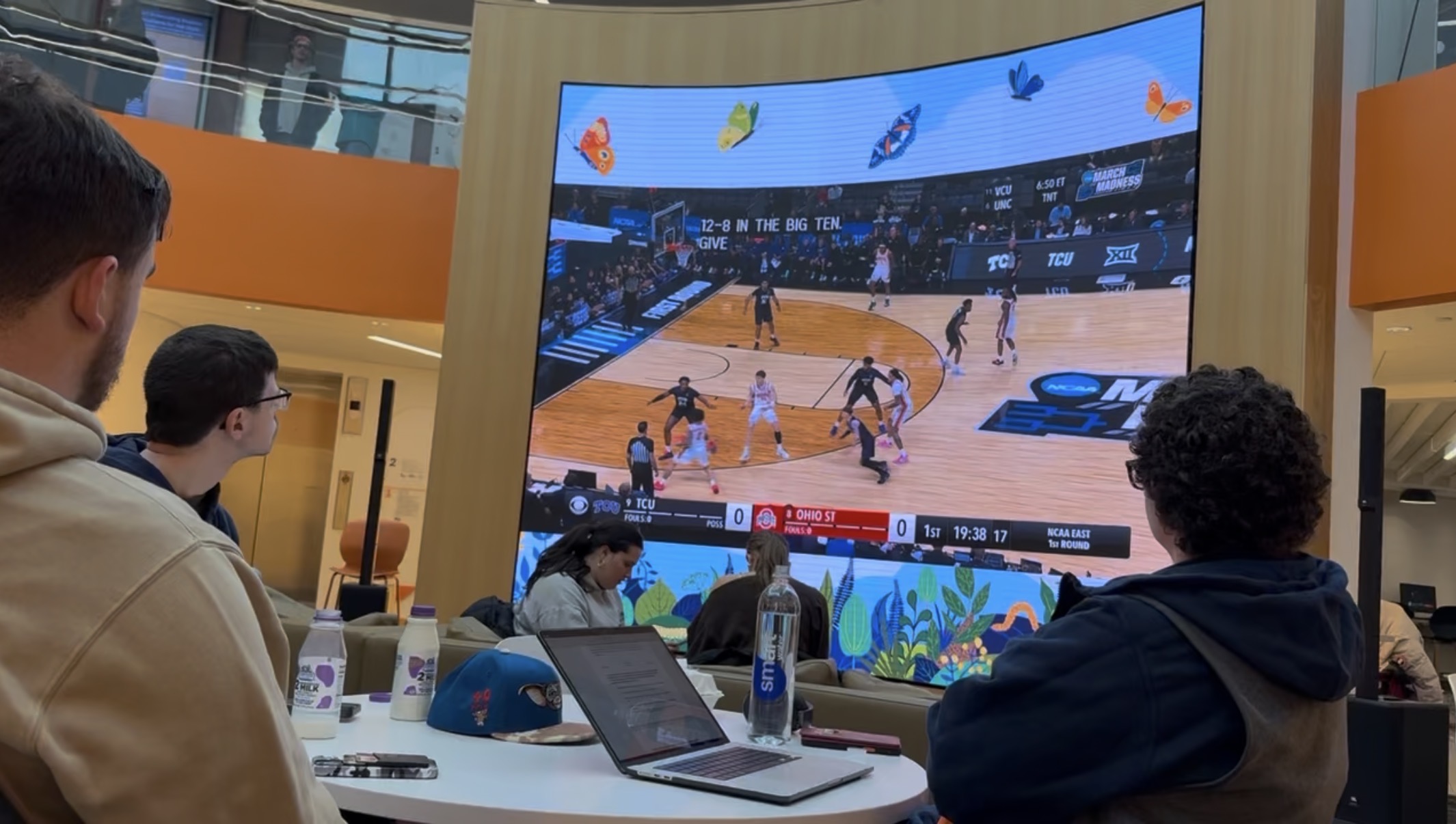 Syracuse students embrace March Madness as tournament tips off - NCC News
