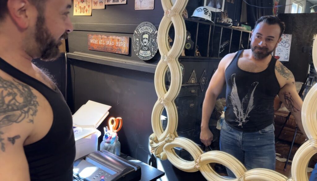 Turgeon admires tattoo