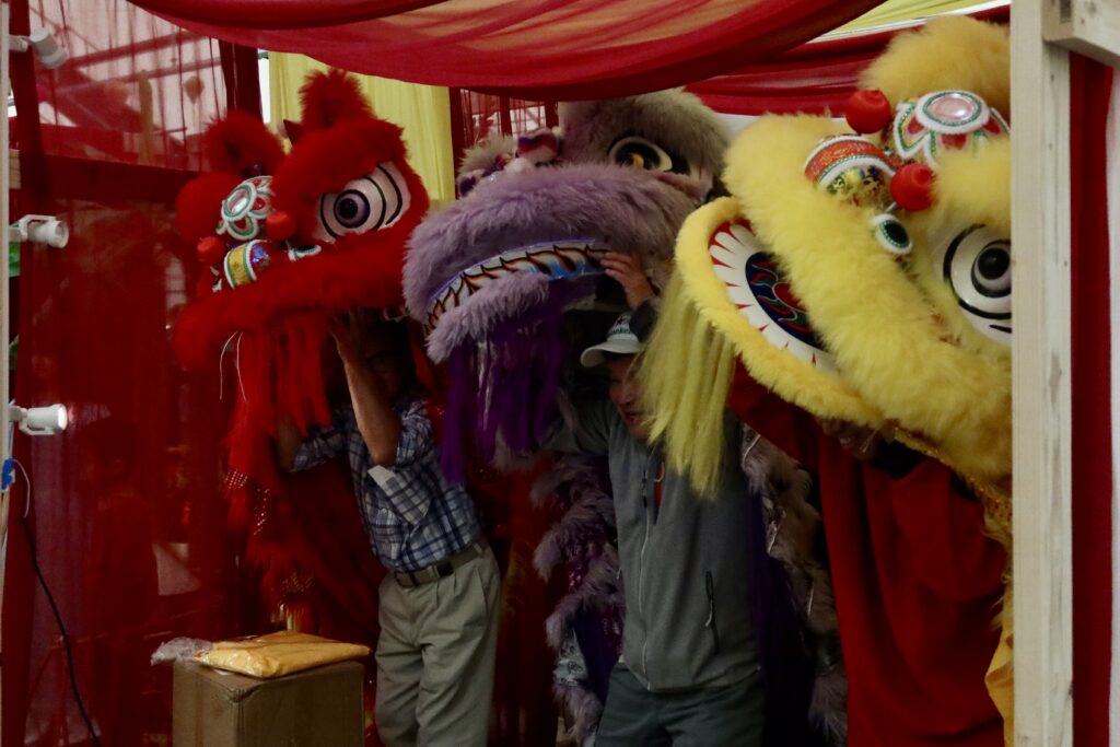 Dragon heads, known as đầu rồng, were available for attendees to try on throughout the festival.