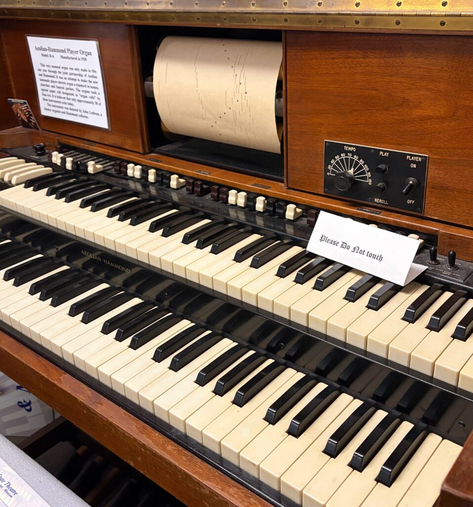 Aeolian-Hammond Player Organ